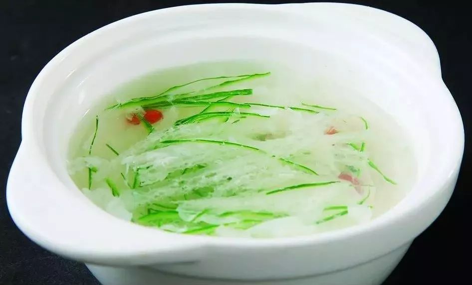 豆腐腊肠芹菜汤，一碗温暖的养生佳品