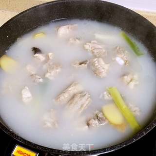 圣水排骨土豆汤的做法