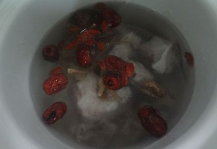 当归排骨阿胶汤的做法