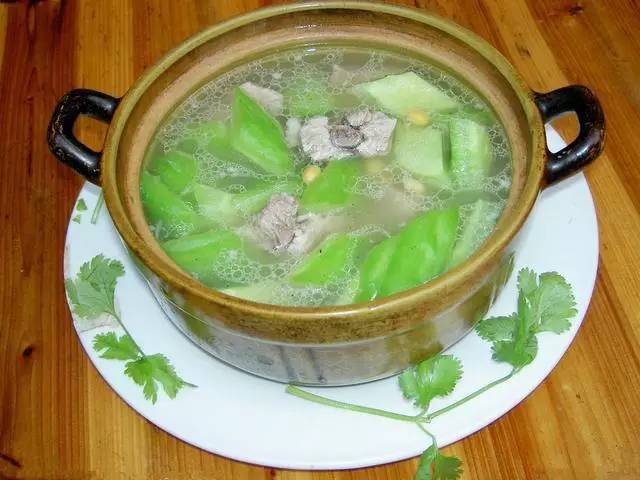 排骨豆腐青笋汤，滋补养生的美味佳肴