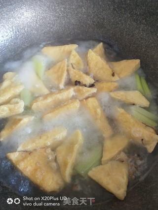 湖南腊肉炖炸豆腐的做法