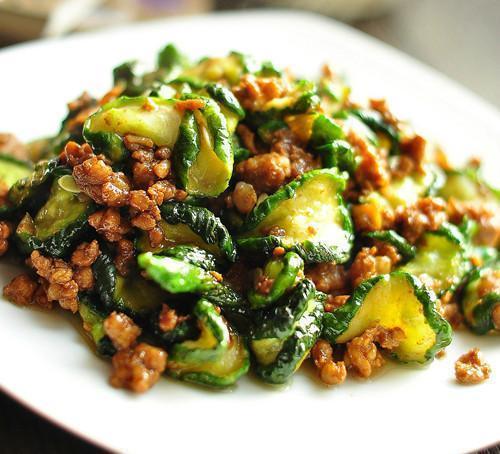 干豆腐串大葱，家常美味，营养丰富的创意佳肴