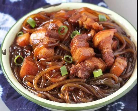 湖南猪肉炖油豆腐，家常美食的醇厚魅力