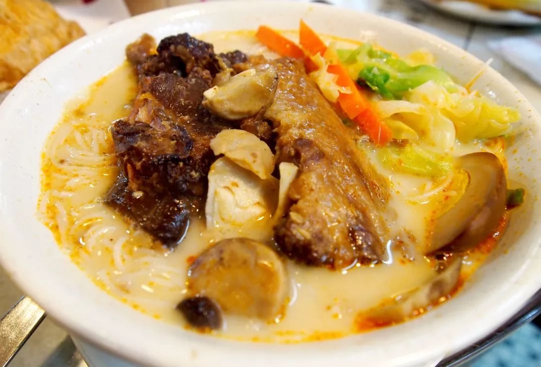 湖南猪肉炖油豆腐，家常美食的醇厚魅力