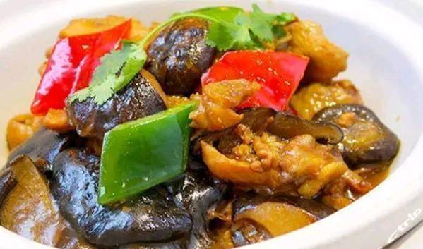 鱼茄子炖豆腐，鲜美口感与营养满分的家常菜