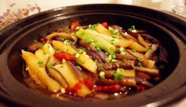 鱼茄子炖豆腐，鲜美口感与营养满分的家常菜