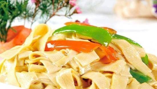 豆腐皮烤青椒，美味素食新吃法，营养健康又解馋