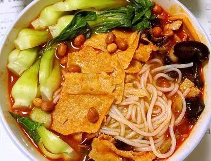 豆腐酿螺蛳粉，传统美食的新派演绎，家常做法详解