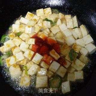 嫩豆腐蘸辣酱，家常美食的全新体验