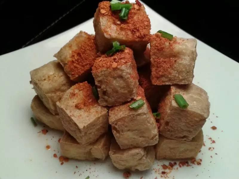 酱油炸臭豆腐，家常美食的别样风味体验