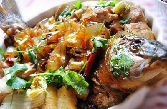豆腐炖鱼，家常美食的双重滋养之道