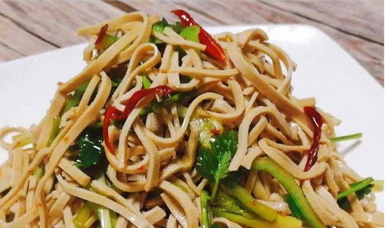 小素鸡豆腐丝，家常美味，营养健康的素食之选