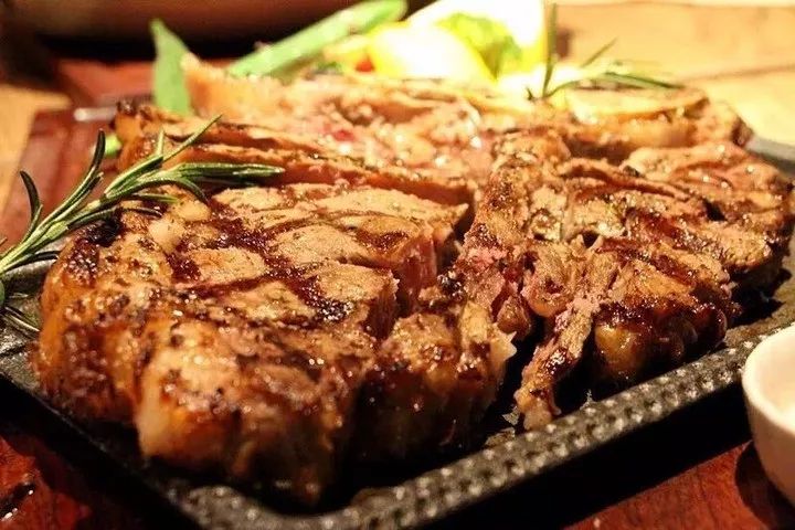 酱香大骨头，家庭美食的魅力之作