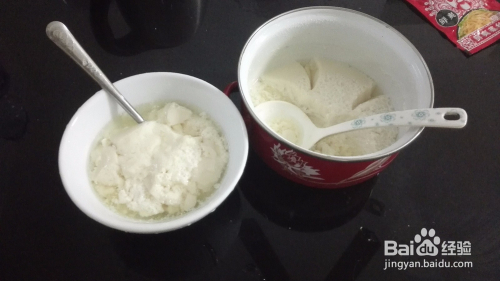 豆腐脑加红糖，传统美食新滋味，营养健康双丰收
