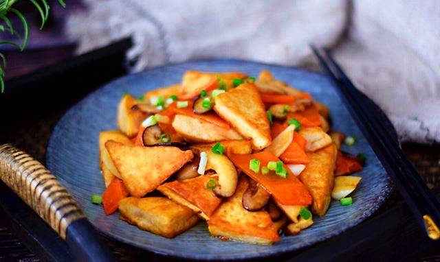 家常简易炒碎豆腐，美味瞬间，营养满分