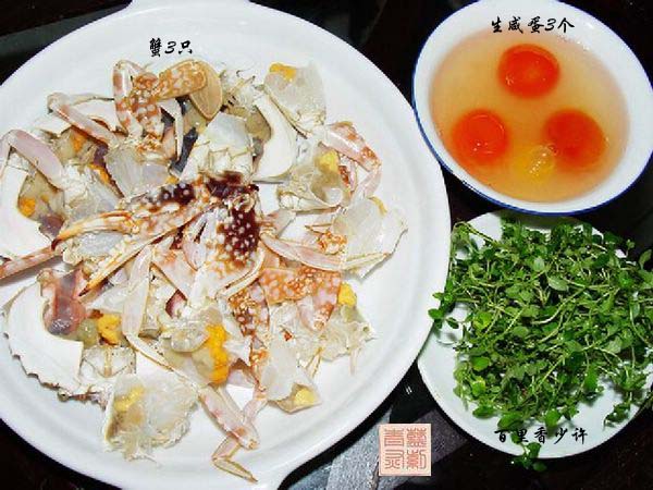 咸蛋蟹煲汤的做法
