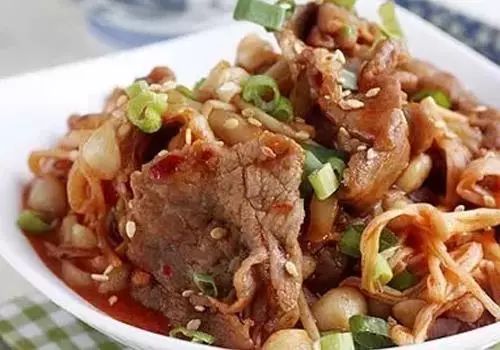 豆腐皮牛杂，家常美食中的美味与营养