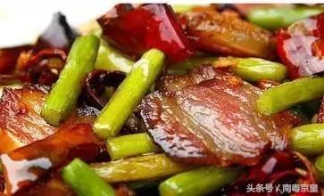 腊香四溢，雪白细腻——腊肉炒雪花豆腐的美味秘诀