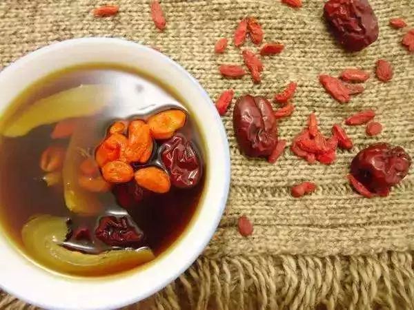 最小食材的巨大能量，枸杞的养生奥秘与家常做法