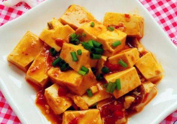 家常美味，炒豆腐土豆白萝卜，营养均衡的餐桌佳肴