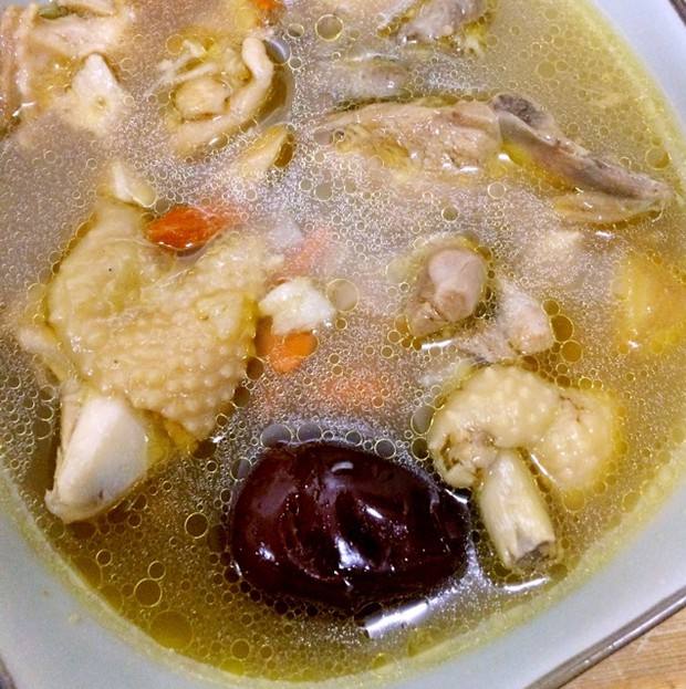 农家炖土鸡，传统味道的温暖回味