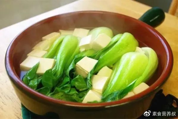 家常美味，青菜豆腐烧鸭子的魅力解析与做法分享