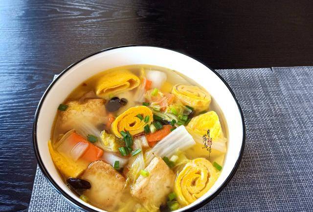 鲜美可口的上汤冬菇豆腐羹，温暖你的冬日餐桌