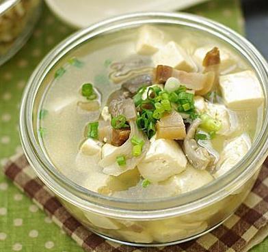 咸肉笋子豆腐煲汤，冬日里的温暖滋味