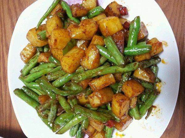 豆腐烧土豆豆角，家常美食的鲜美秘诀