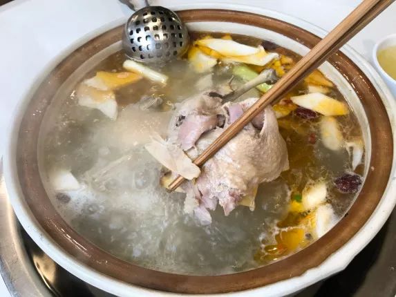 鹅掌汤锅，滋补佳品，冬日里的温暖滋味