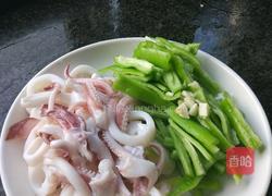 鱼扣炒青椒的做法