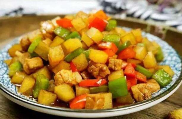 土豆豆腐的美食魅力，家常美味，营养满分