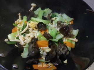 木耳豆腐油菜炖，养颜美容的素食佳肴