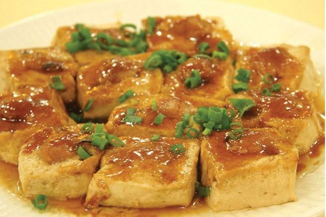 肉丸酿豆腐煲，家常美食的温馨邂逅
