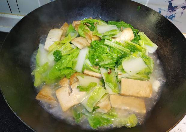 家常美味，白菜豆腐莲菜煲的温暖滋养之道