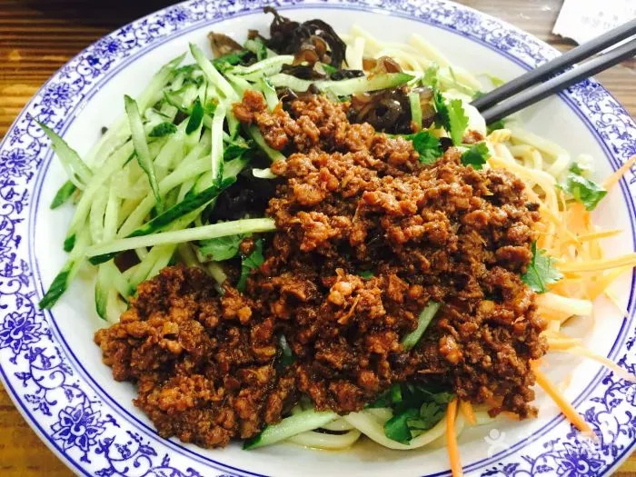 酱排骨面条的家常做法