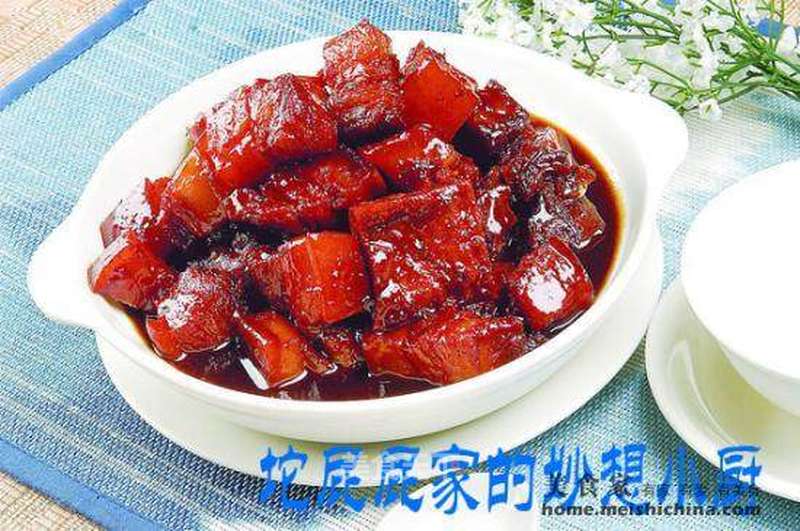 红烧肉烧油豆腐，家常美食的绝妙搭配