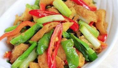 豆腐干蒜苔，家常美食的鲜美搭配与营养奥秘