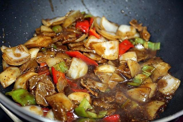 牛排骨拌米饭的做法