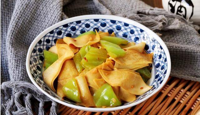 家常美味，炒豆腐与尖椒的完美融合
