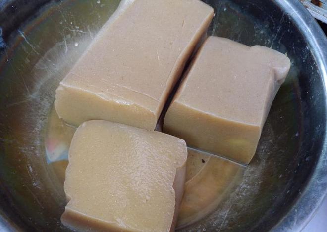 鱼片魔芋豆腐炖汤，美味与健康的双重享受