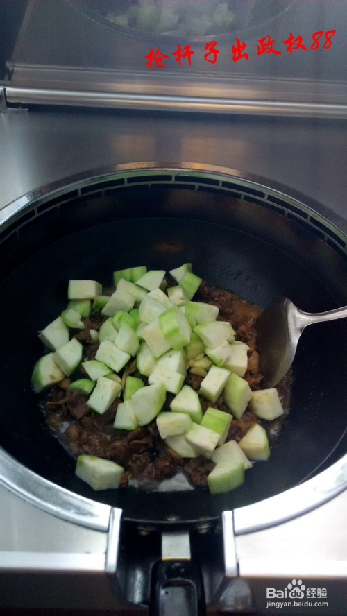 鸭架丝瓜豆腐煲，美味与营养的双重盛宴