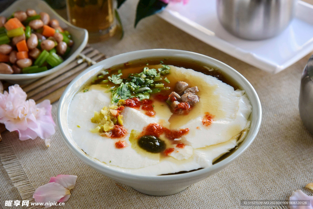 大豆腐花卷，传统美食的现代演绎，营养与美味的完美结合