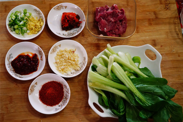 家常美味，烧膀肉的制作与秘诀解析