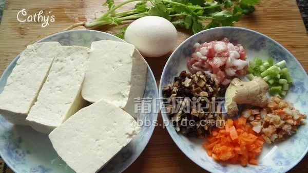 席上豆腐泡，传统美食的魅力与家常做法解析