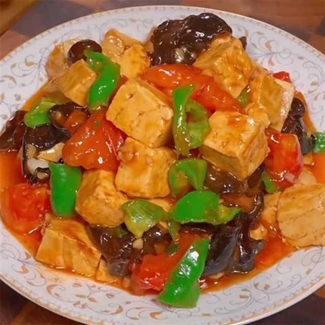 西红柿炖软豆腐，家常美味与健康养生的一锅好菜