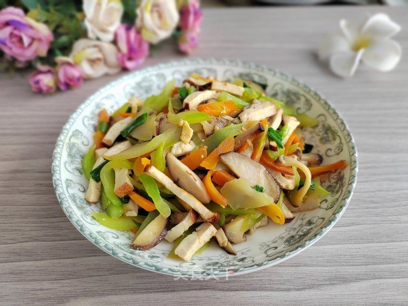 豆腐干萝卜炒菜，家常美食的健康魅力