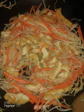真菌菇炒豆腐丝，美味素食新体验，营养健康又美味