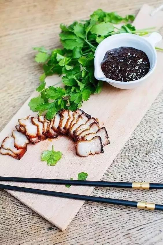 家常美食新滋味——蒜泥煮油豆腐的制作与功效解析