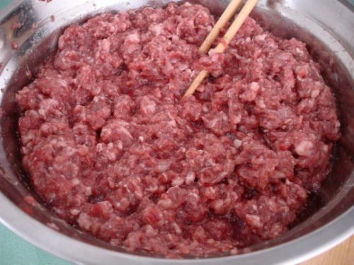 家常美食新滋味——红萝卜牛肉水饺的制作与营养解析